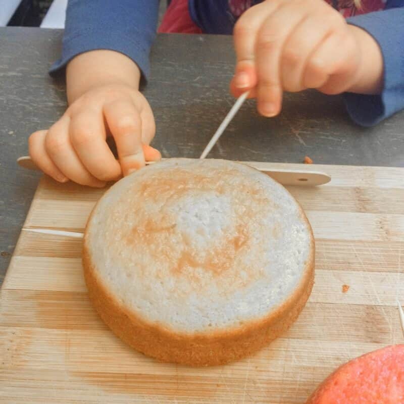 How To Cut Cake Perfect Layers With Dental Floss And Toothpick.